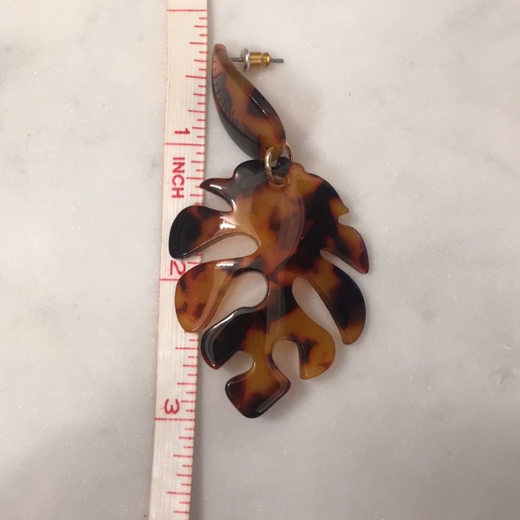 Tortoise Leaf Earring - Picture 2 of 2